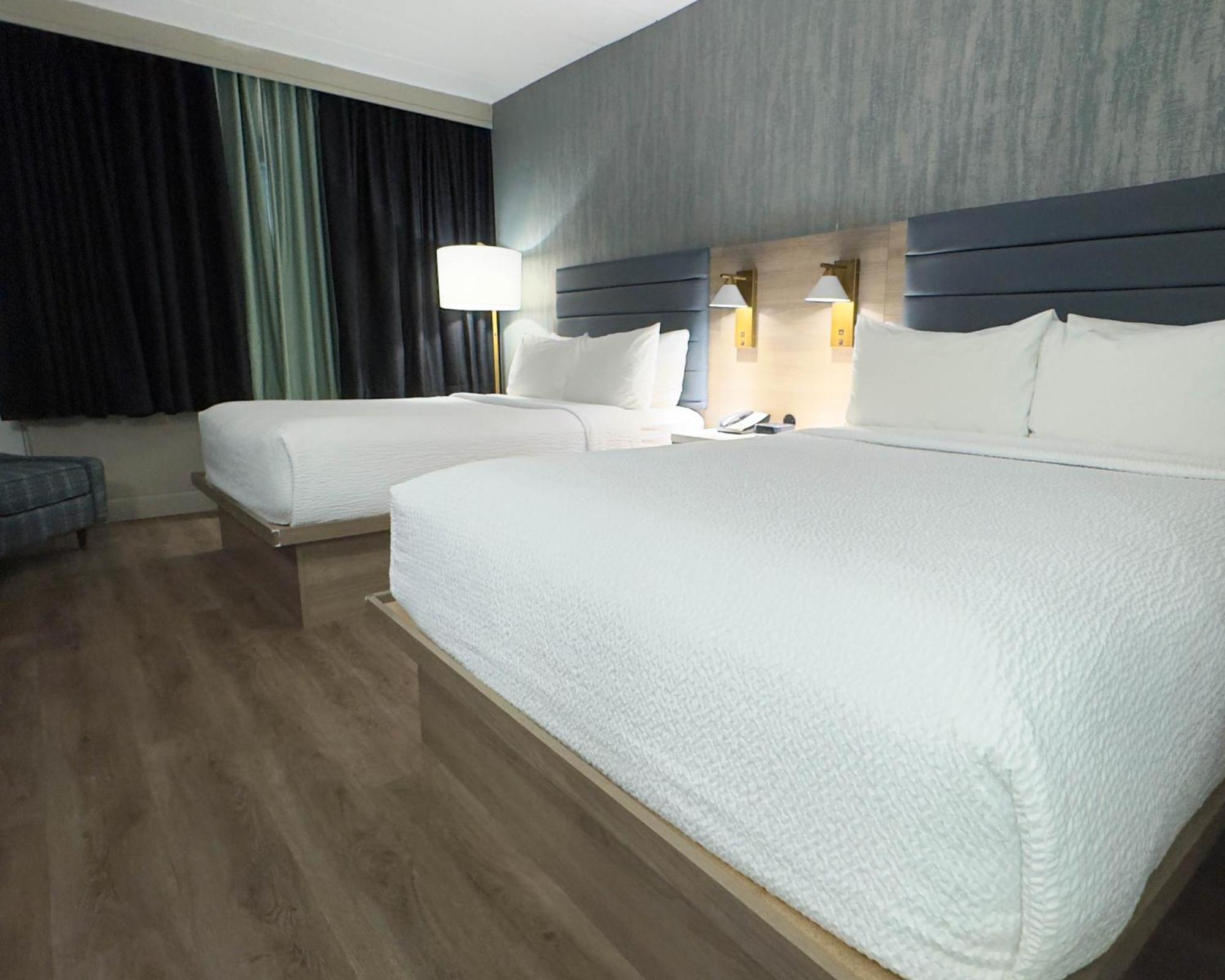 Hotel Montreal Airport Exterior foto