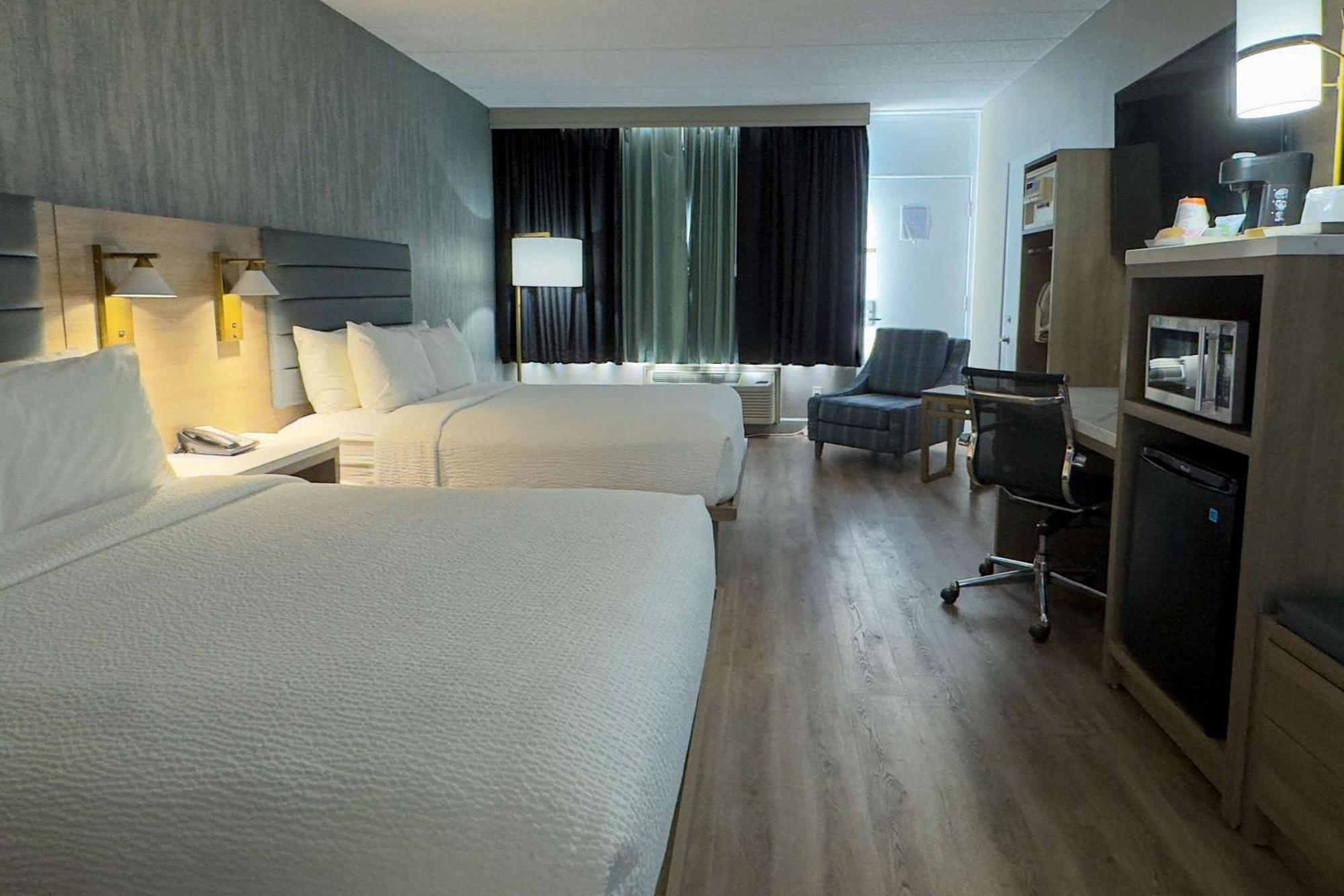 Hotel Montreal Airport Exterior foto