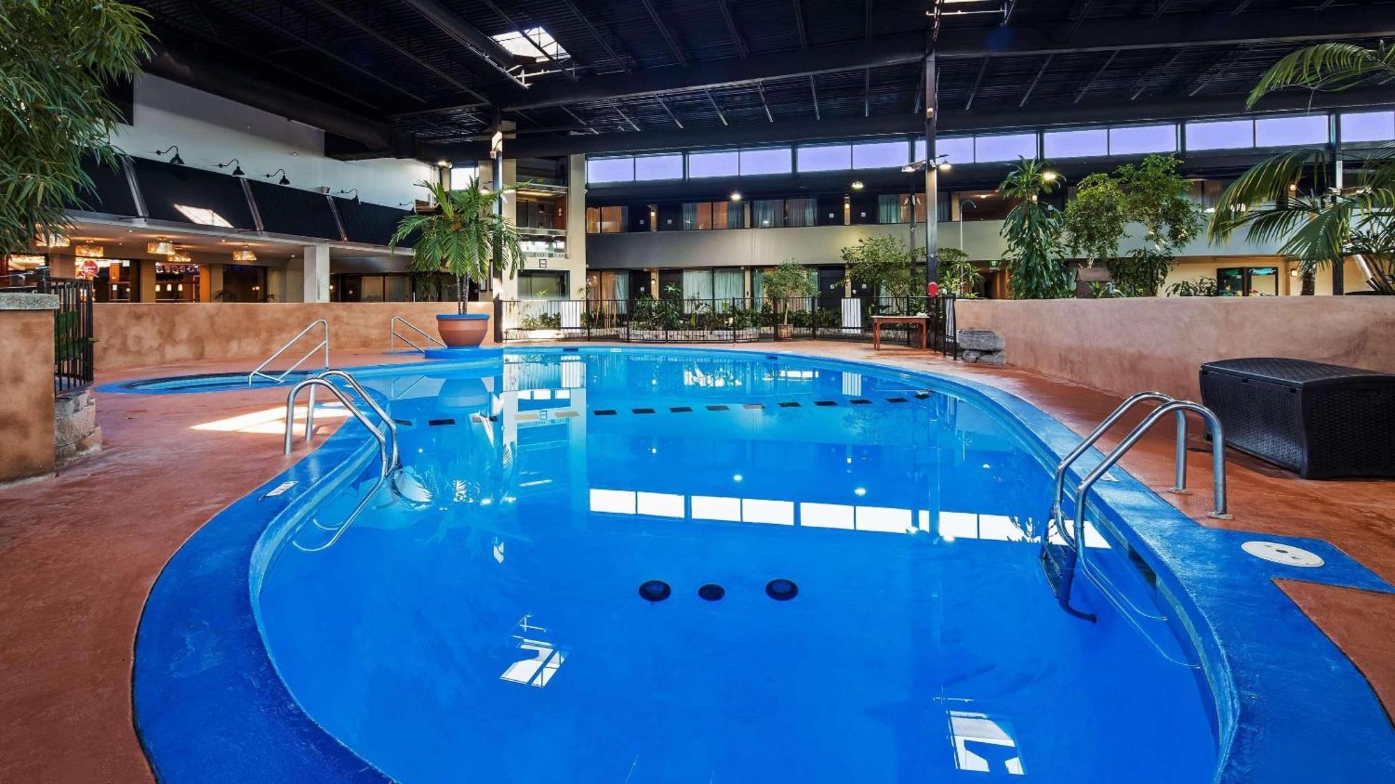 Hotel Montreal Airport Exterior foto