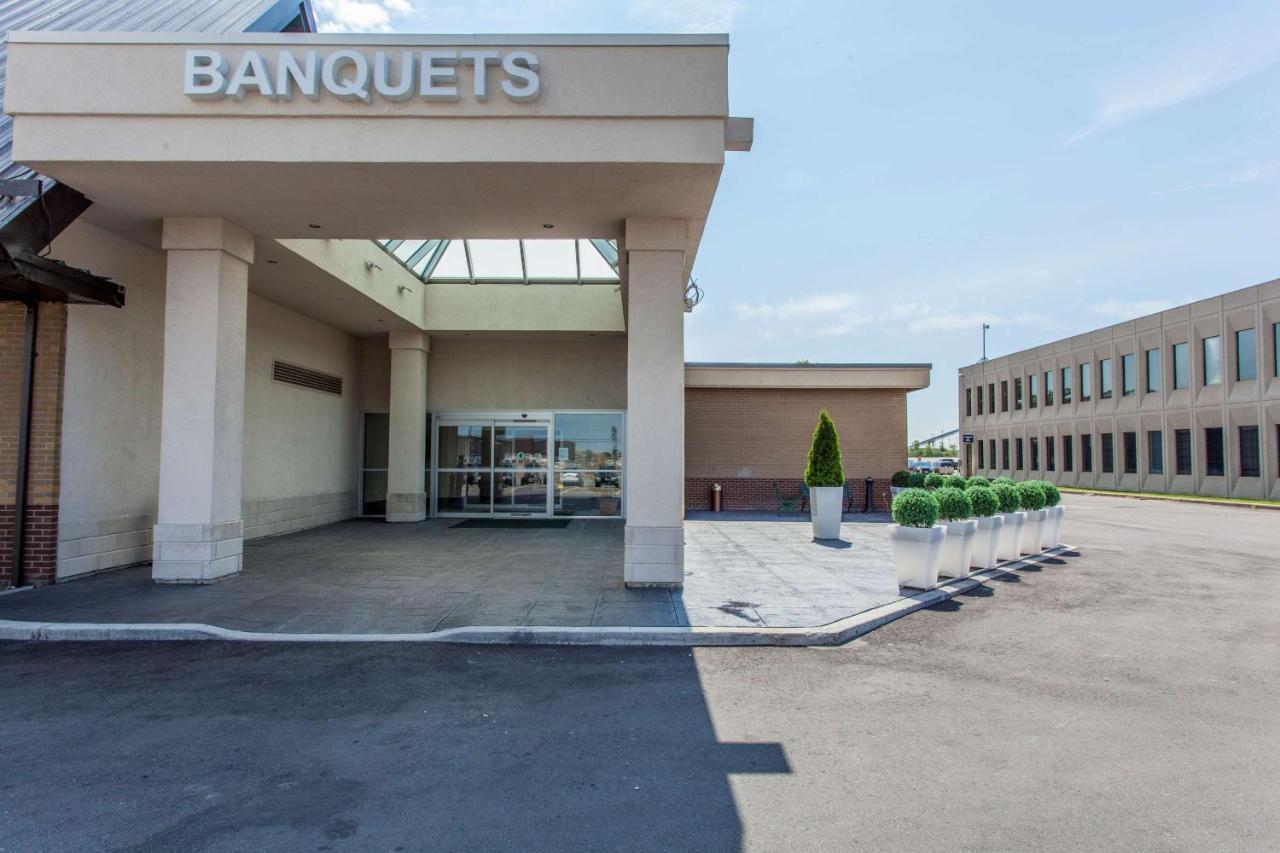Hotel Montreal Airport Exterior foto