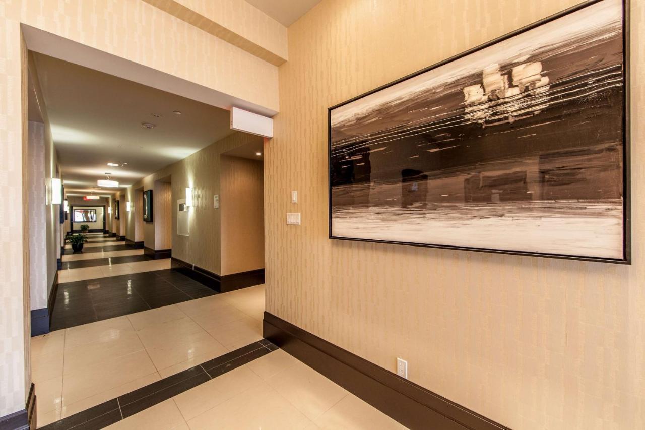Hotel Montreal Airport Exterior foto