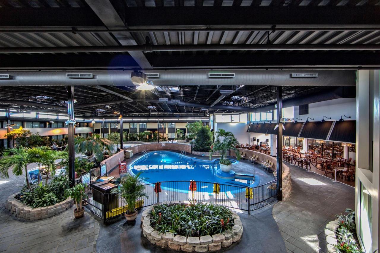 Hotel Montreal Airport Exterior foto