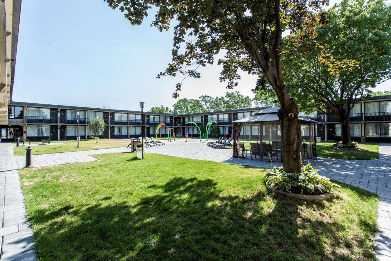 Hotel Montreal Airport Exterior foto