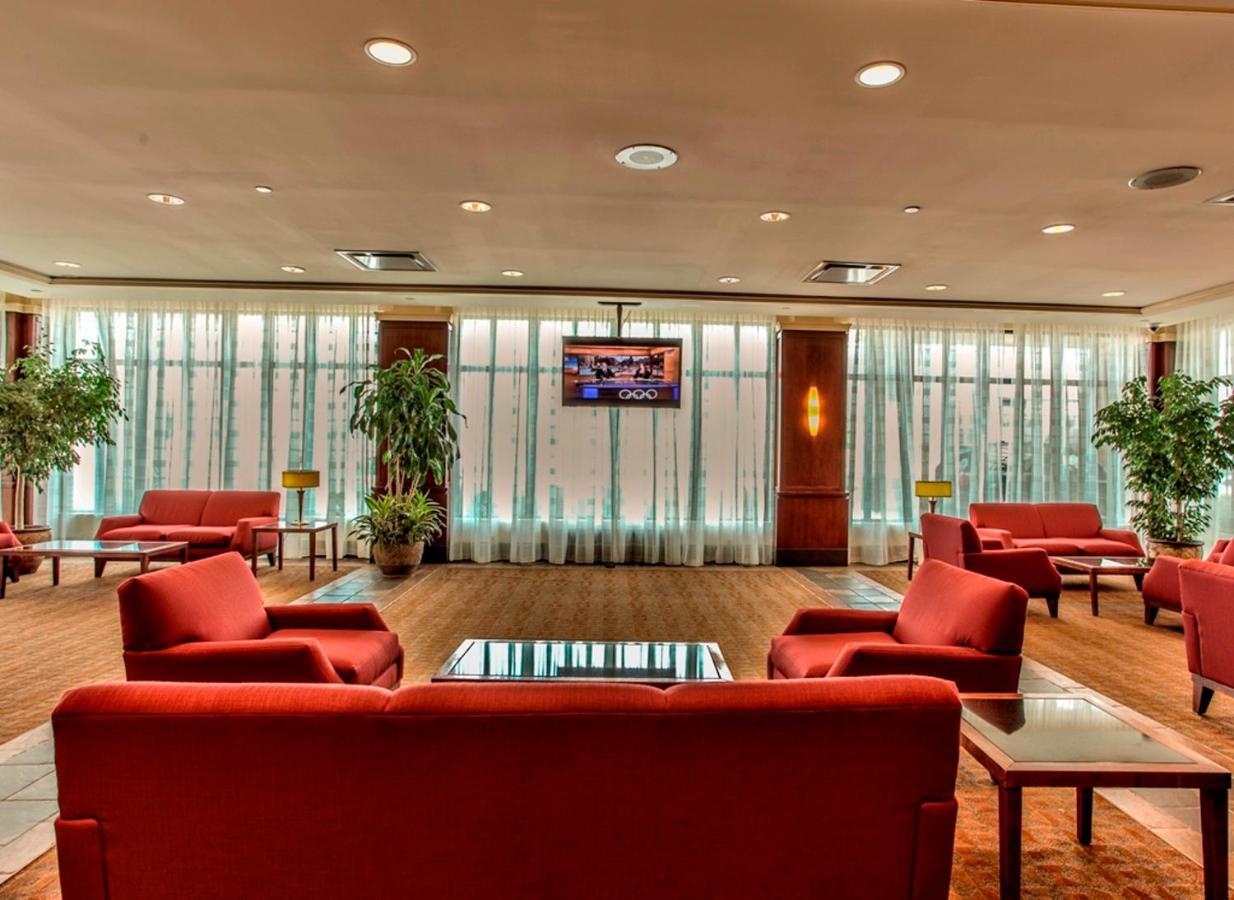 Hotel Montreal Airport Exterior foto