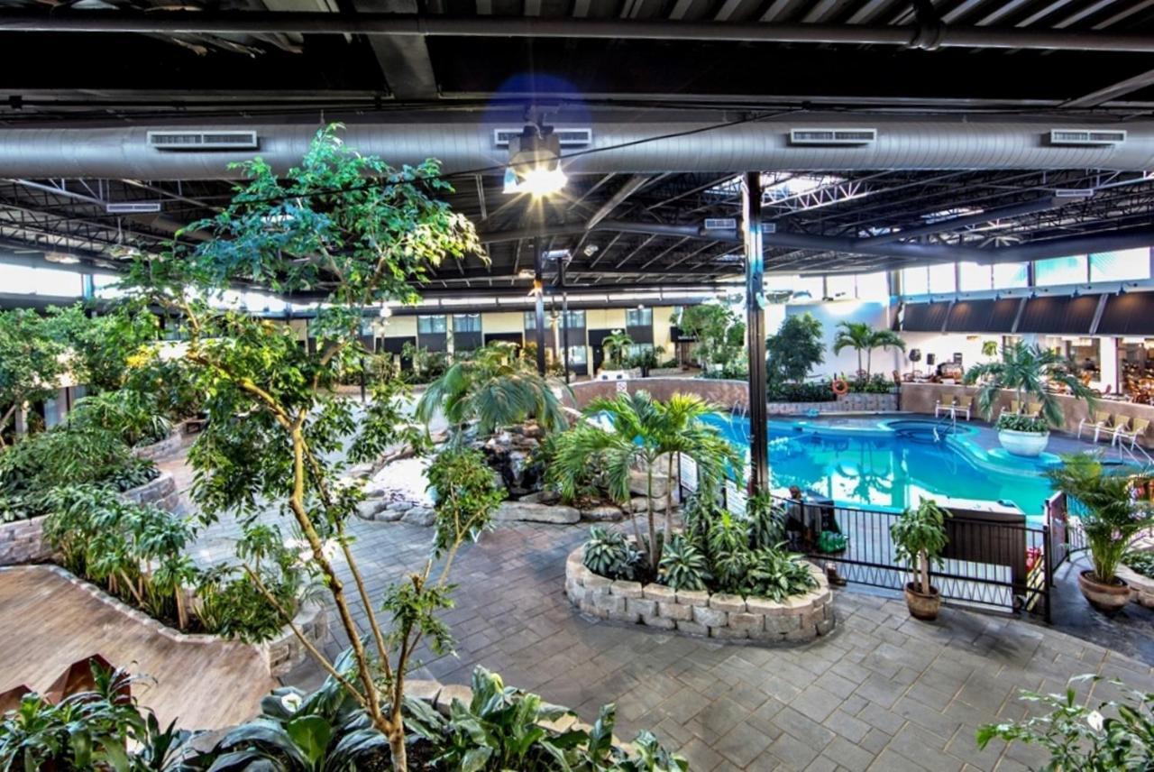 Hotel Montreal Airport Exterior foto