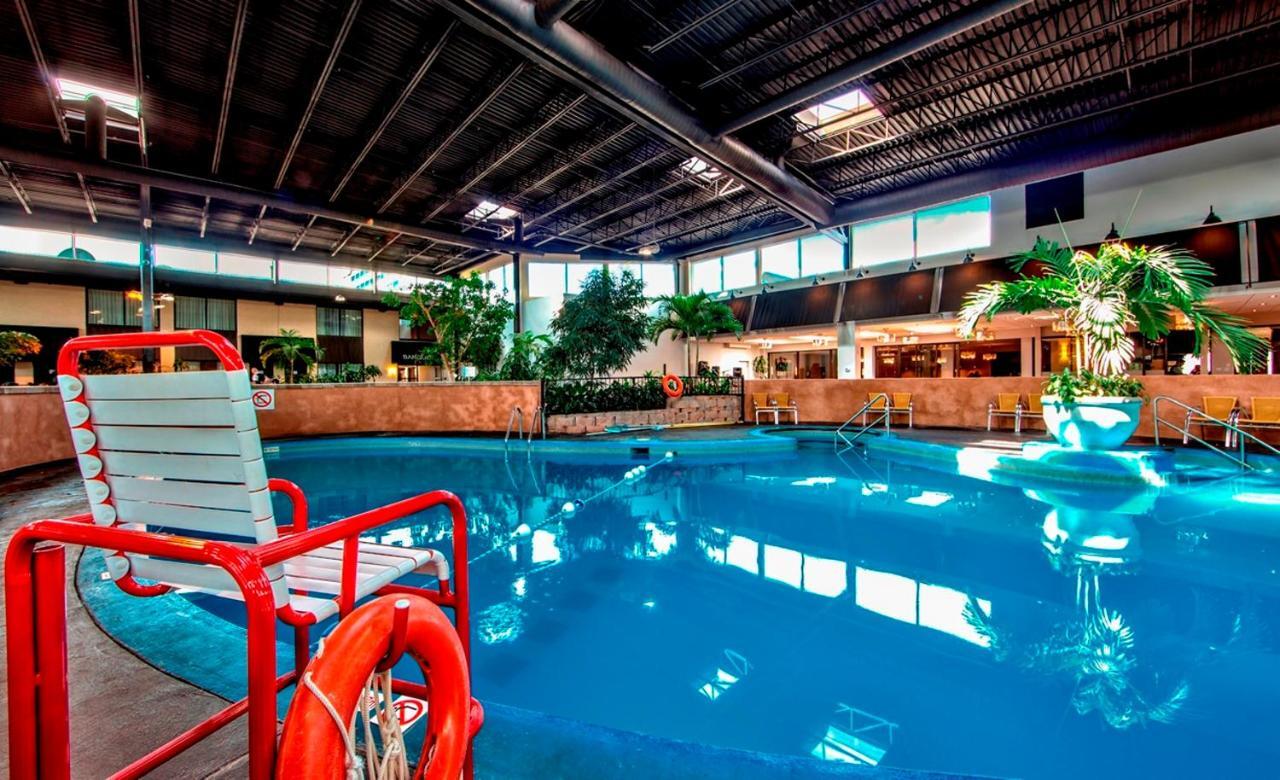 Hotel Montreal Airport Exterior foto