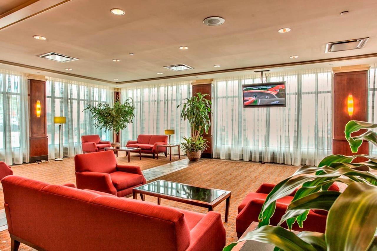 Hotel Montreal Airport Exterior foto