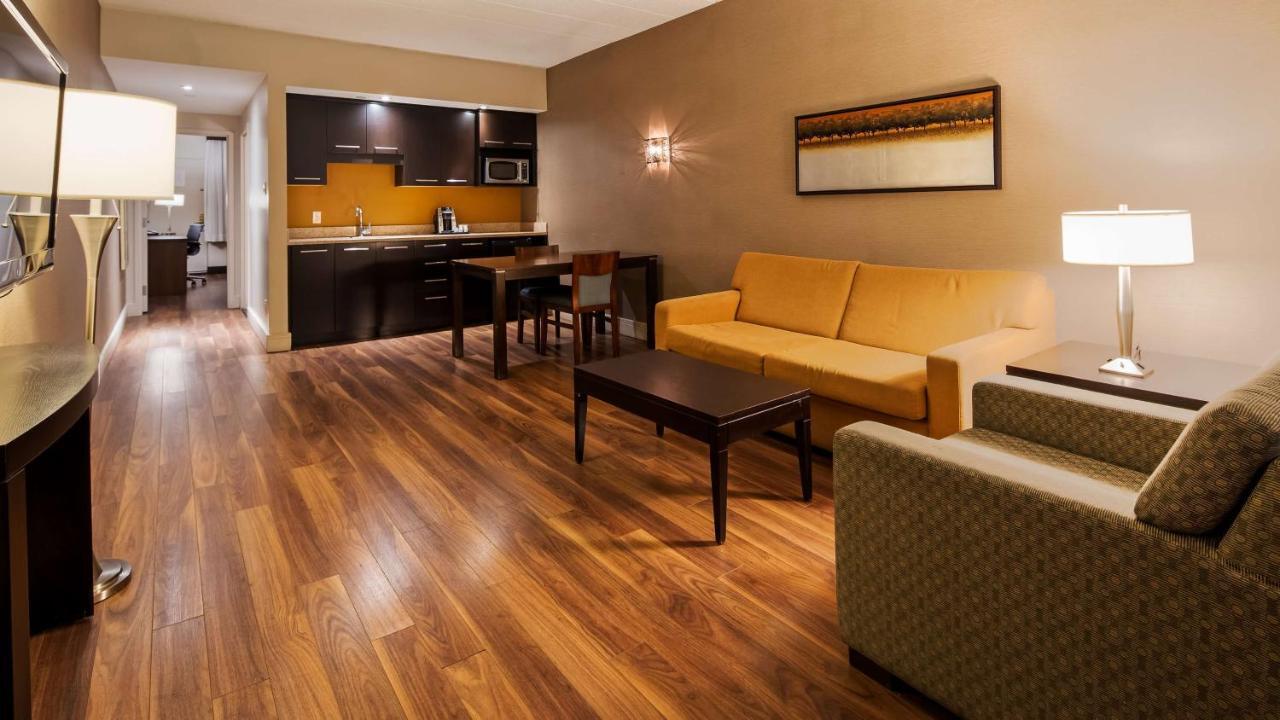 Hotel Montreal Airport Exterior foto